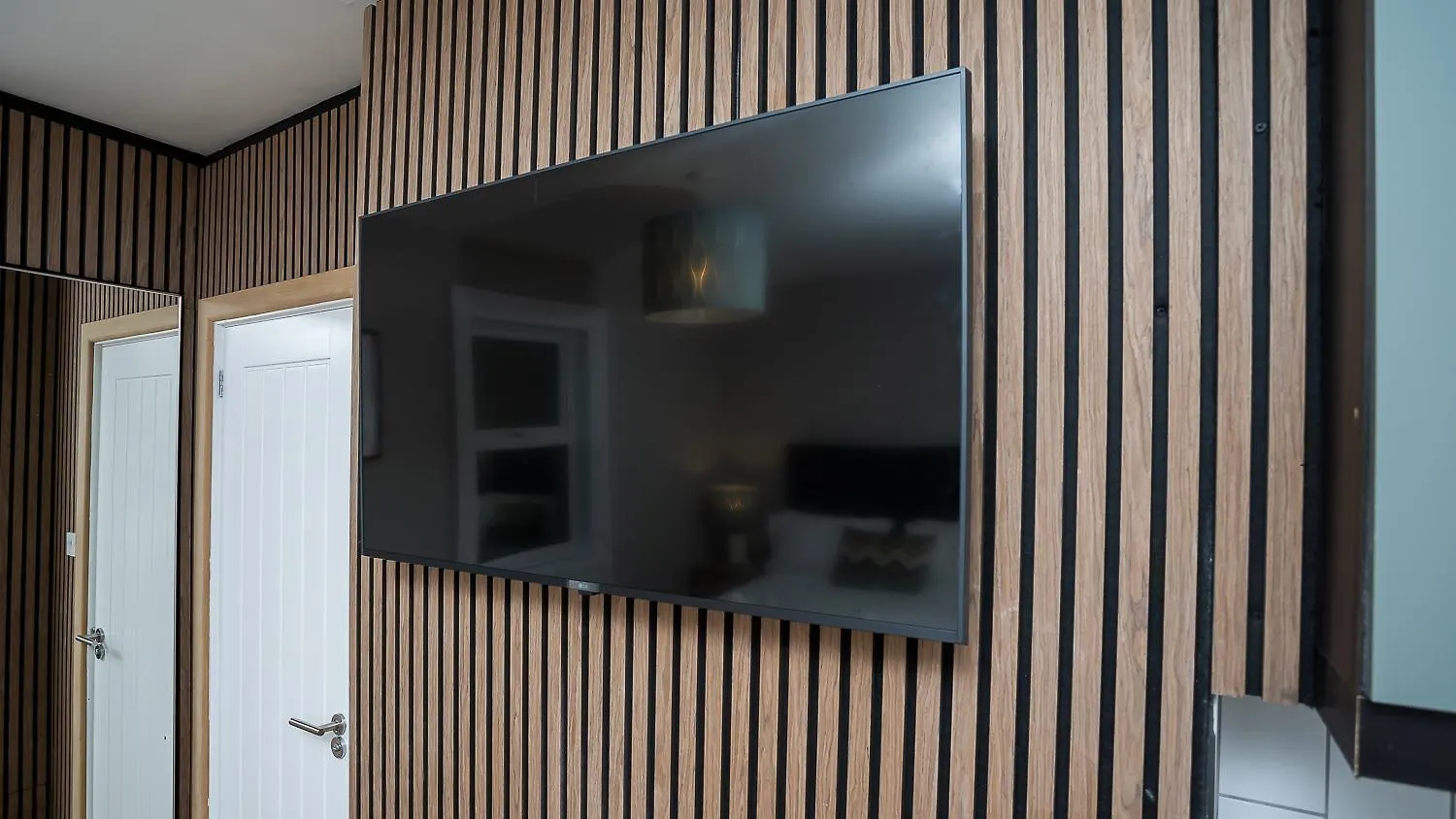 Queens Large 2 Bdr & 1 Bdr Apartments By Belfast City Breaks 0*,  United Kingdom