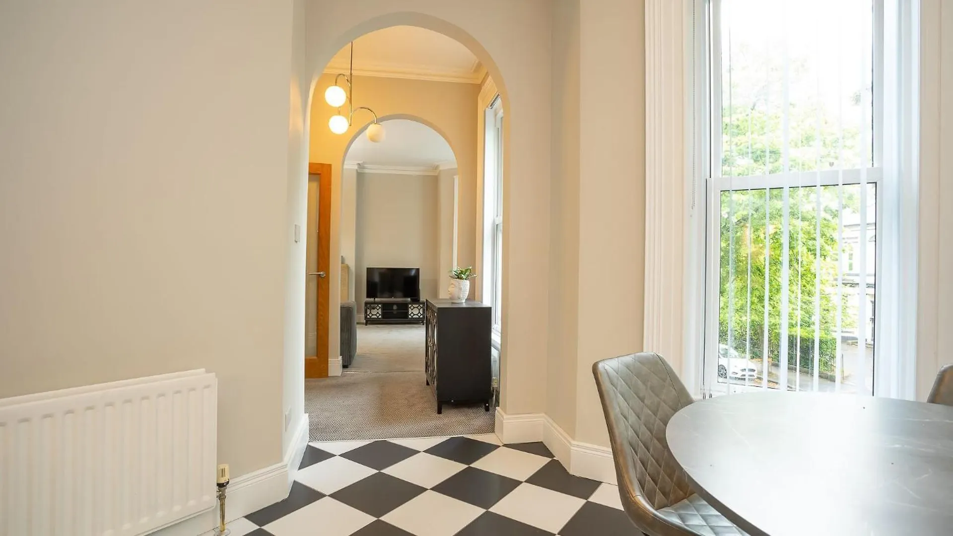 Queens Large 2 Bdr & 1 Bdr Apartments By Belfast City Breaks 0*,  United Kingdom