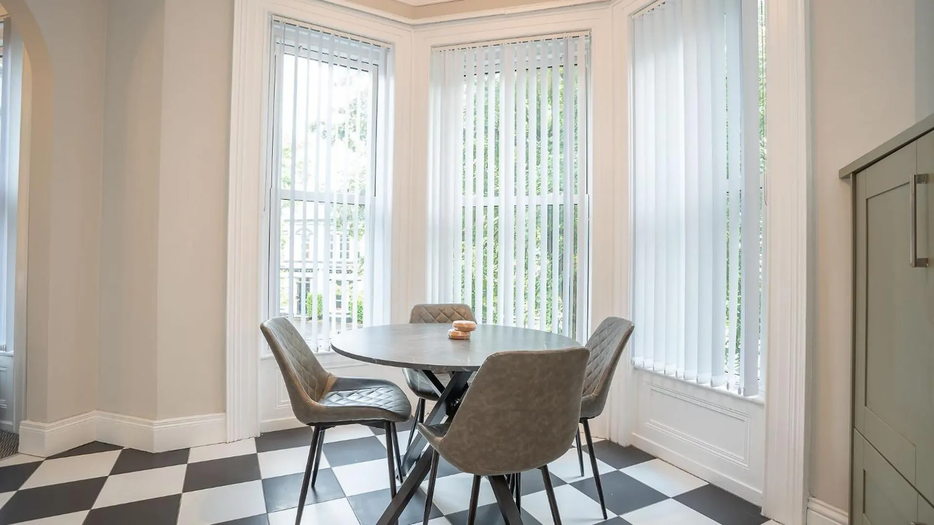Queens Large 2 Bdr & 1 Bdr Apartments By Belfast City Breaks Großbritannien