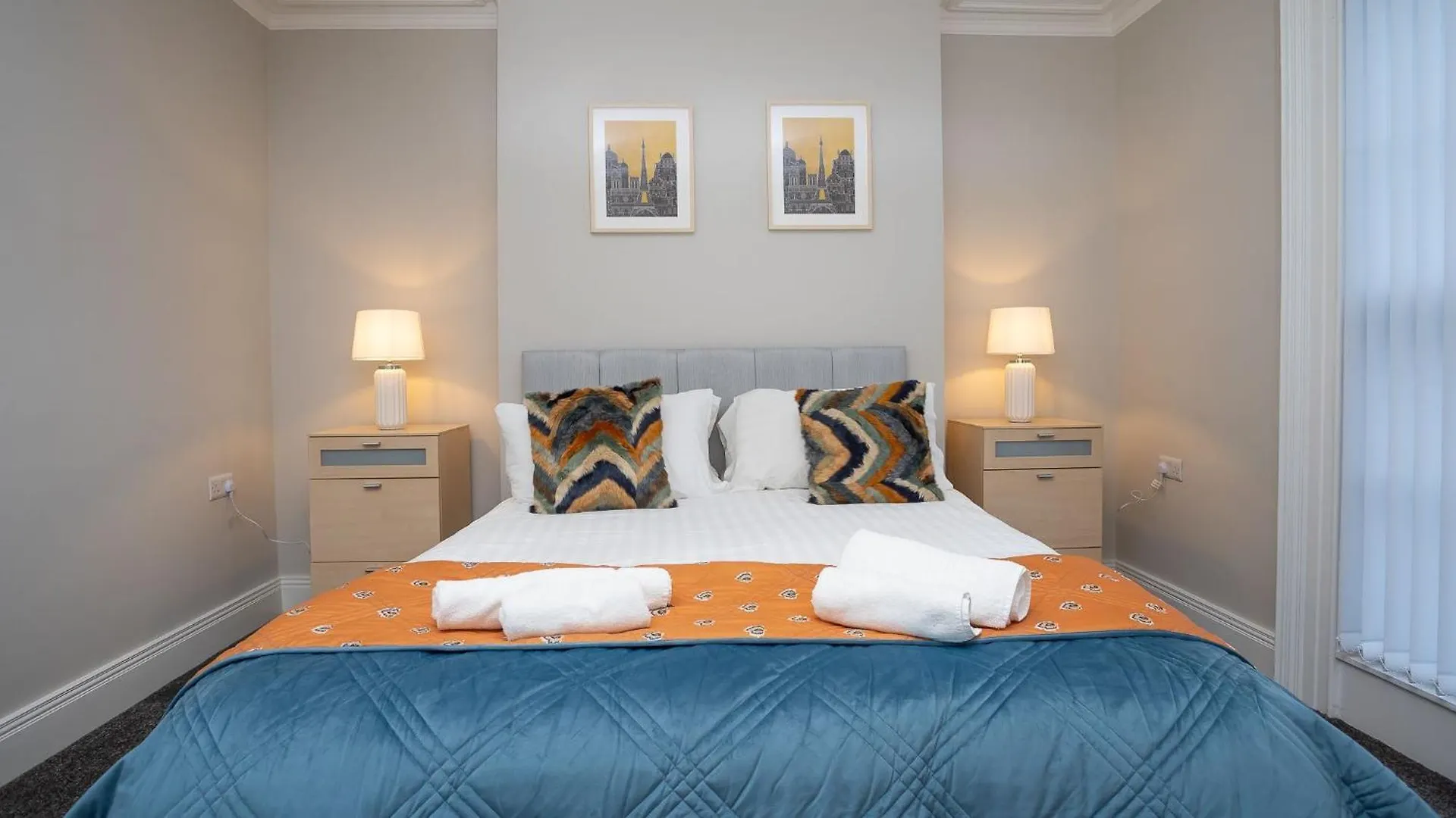 Queens Large 2 Bdr & 1 Bdr Apartments By Belfast City Breaks