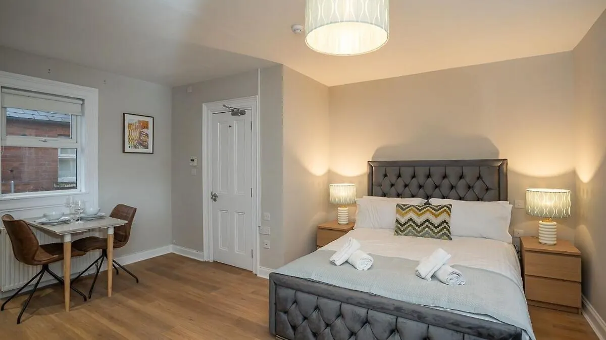 Queens Large 2 Bdr & 1 Bdr Apartments By Belfast City Breaks 0*,