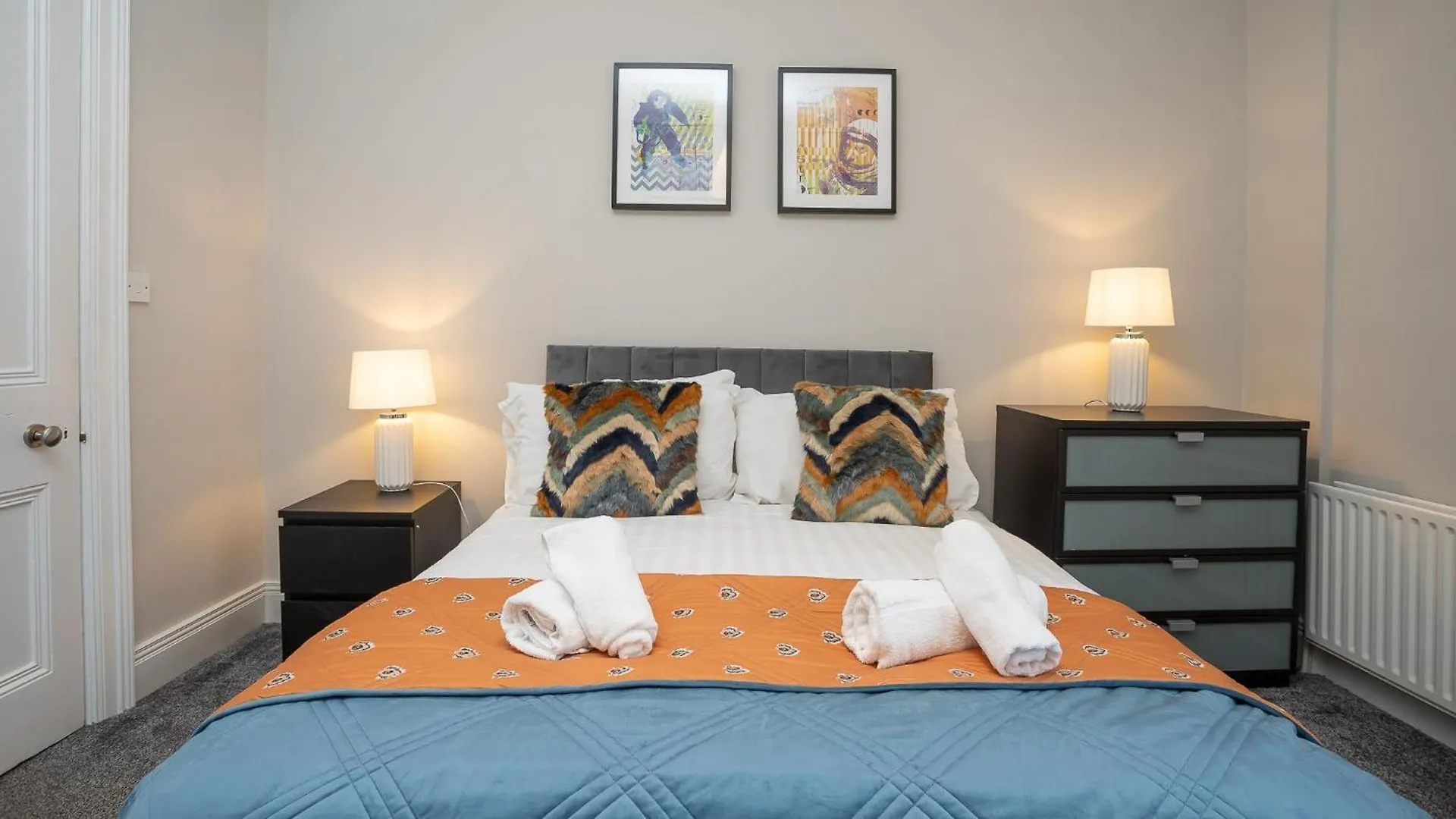 Queens Large 2 Bdr & 1 Bdr Apartments By Belfast City Breaks