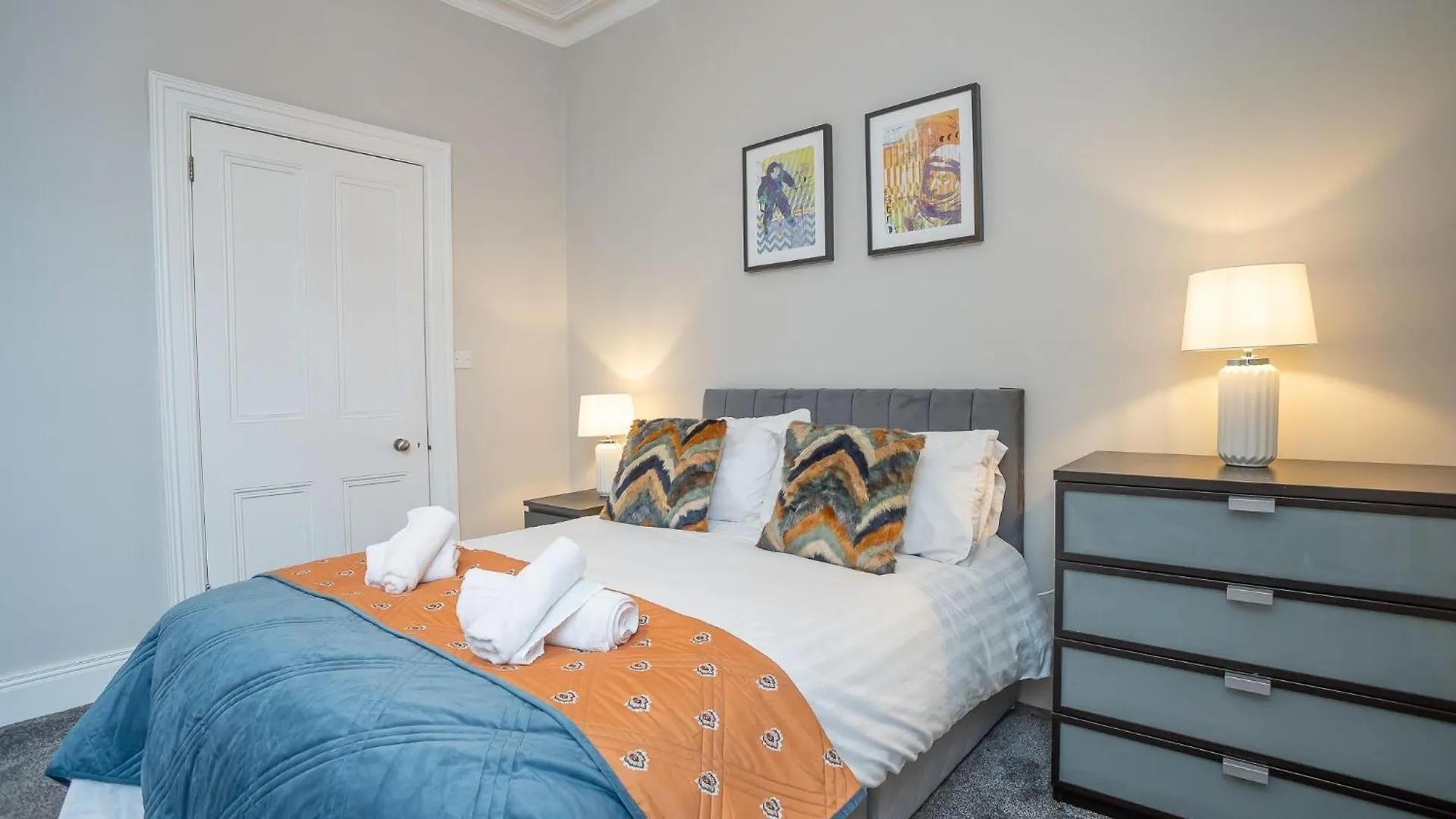 Queens Large 2 Bdr & 1 Bdr Apartments By Belfast City Breaks 0*,