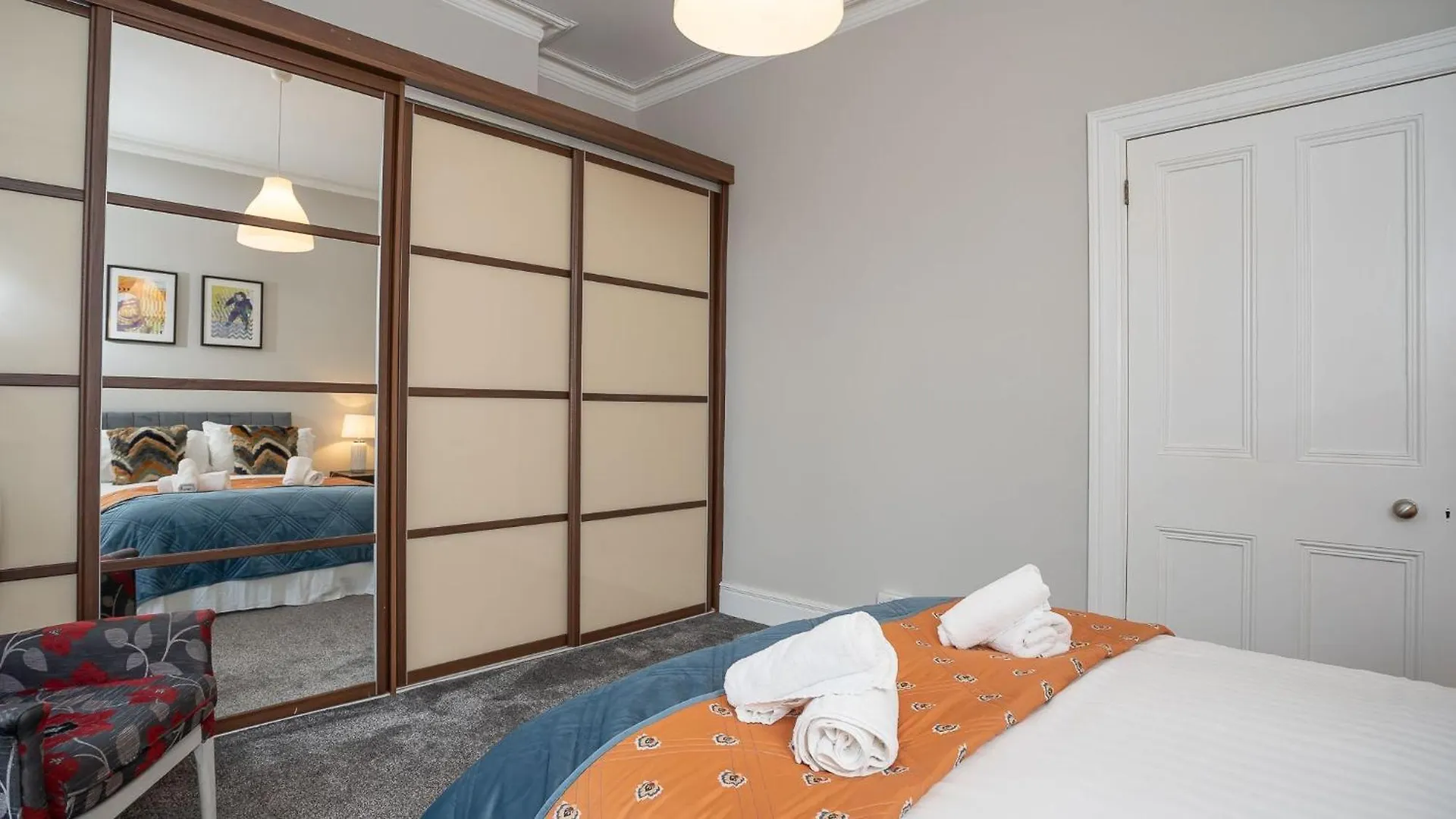 Queens Large 2 Bdr & 1 Bdr Apartments By Belfast City Breaks