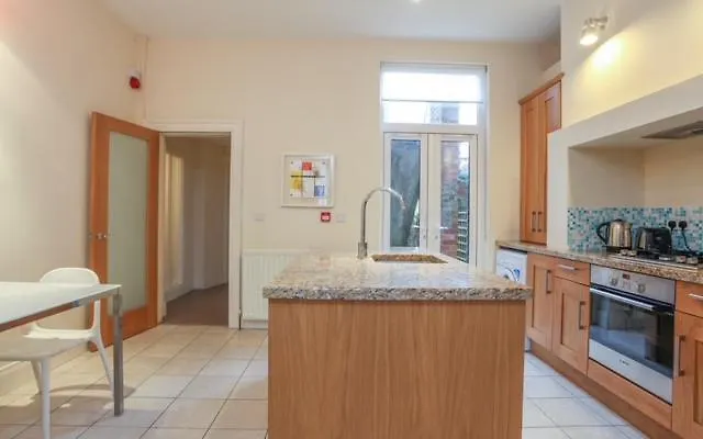 Queens Large 2 Bdr & 1 Bdr Apartments By Belfast City Breaks Großbritannien